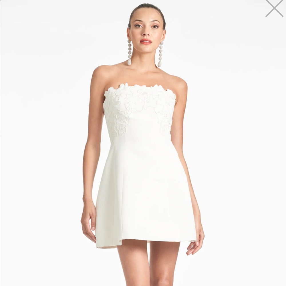 ALANNA DRESS - IVORY
Ivory Embroidered Strapless Mini Cocktail Dress